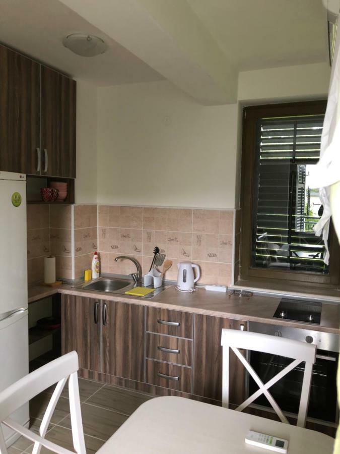 Apartmani Petrija Prčanj Exteriör bild