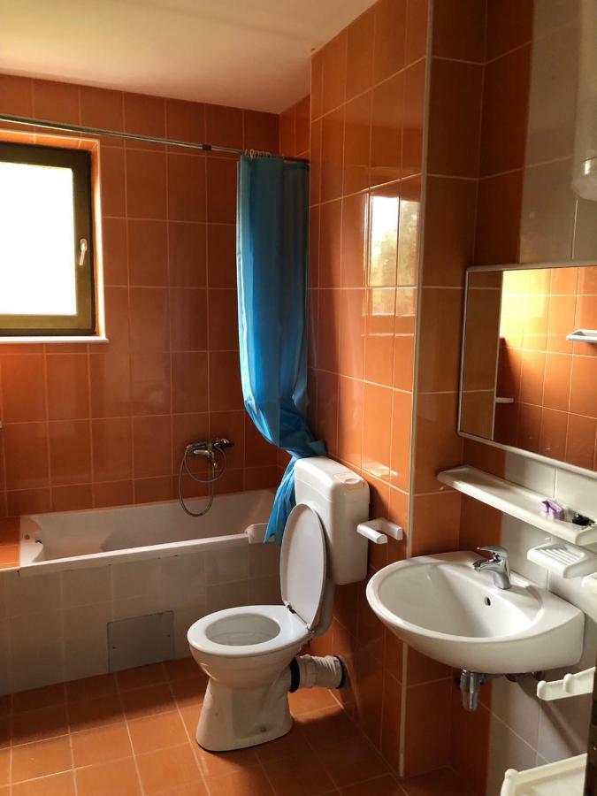 Apartmani Petrija Prčanj Exteriör bild