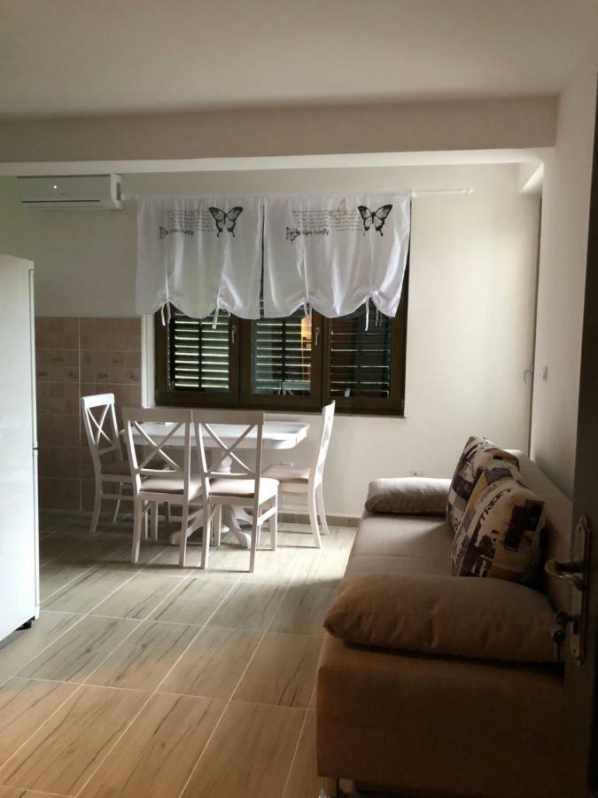 Apartmani Petrija Prčanj Exteriör bild