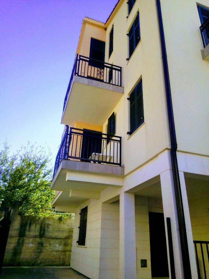 Apartmani Petrija Prčanj Exteriör bild