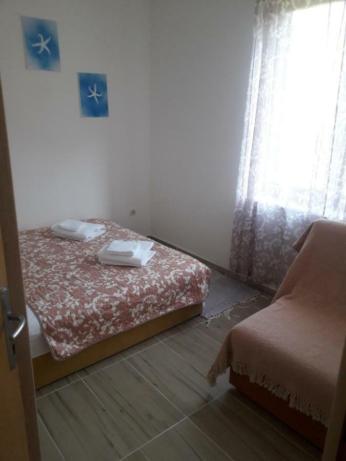 Apartmani Petrija Prčanj Exteriör bild