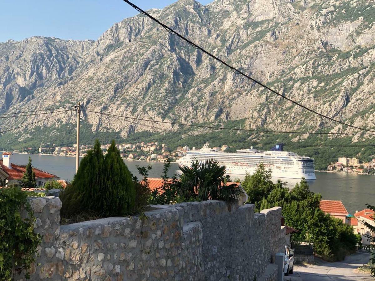 Apartmani Petrija Prčanj Exteriör bild