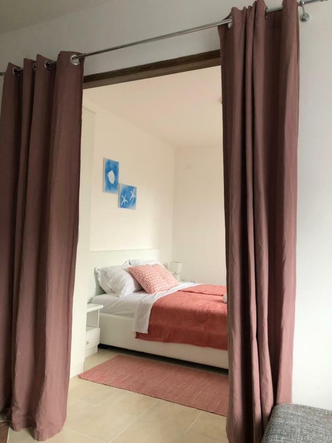 Apartmani Petrija Prčanj Exteriör bild